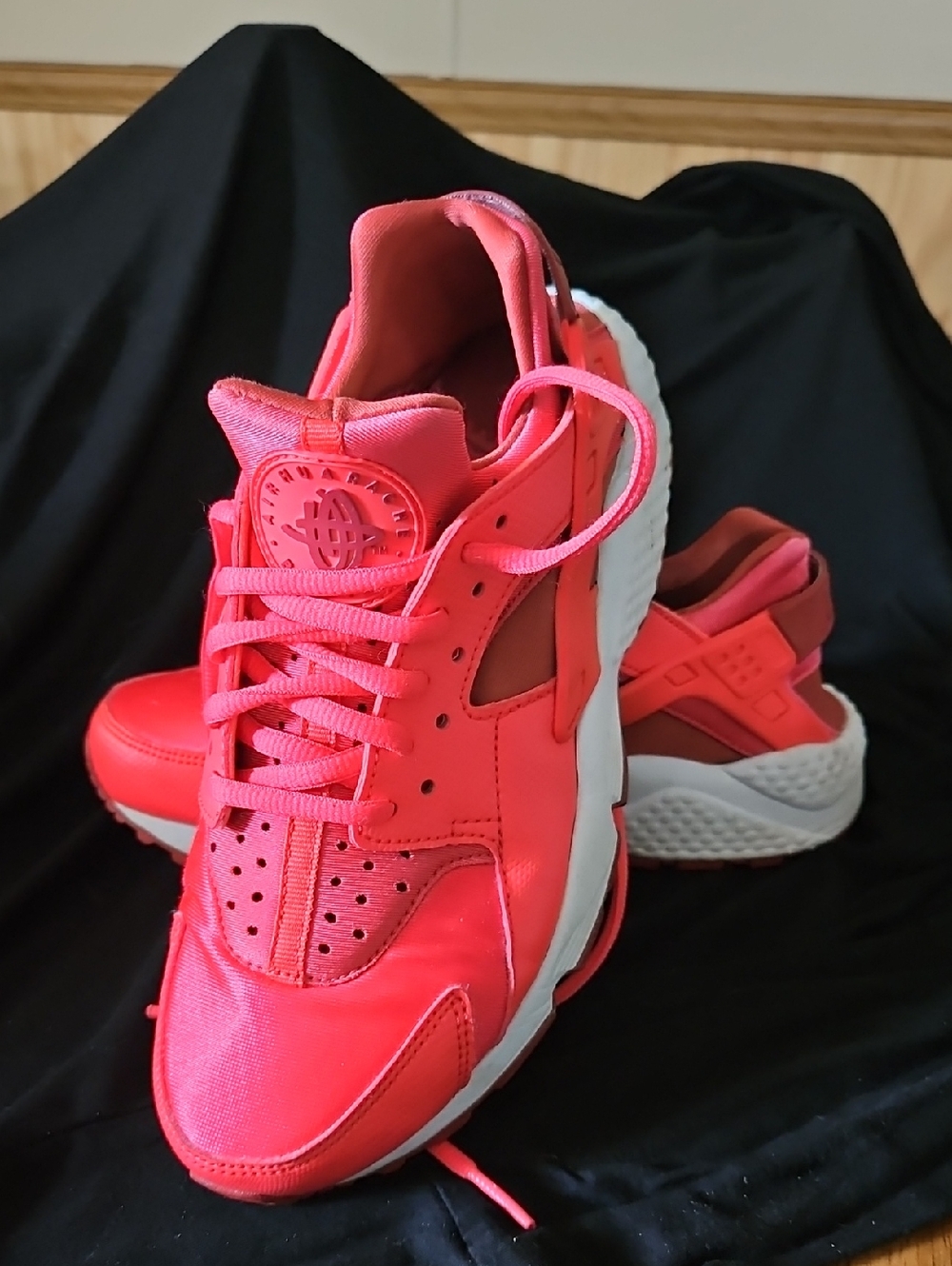 Nike Air Women’s Athletic Shoes in Bright Red And White